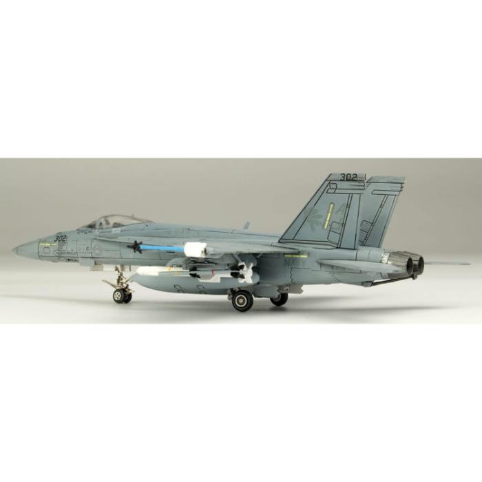 1/144 U.S. Navy F/A-18E Super Hornet "Golden Warriors" (Single-Seat) (2 Kits in One Box)
