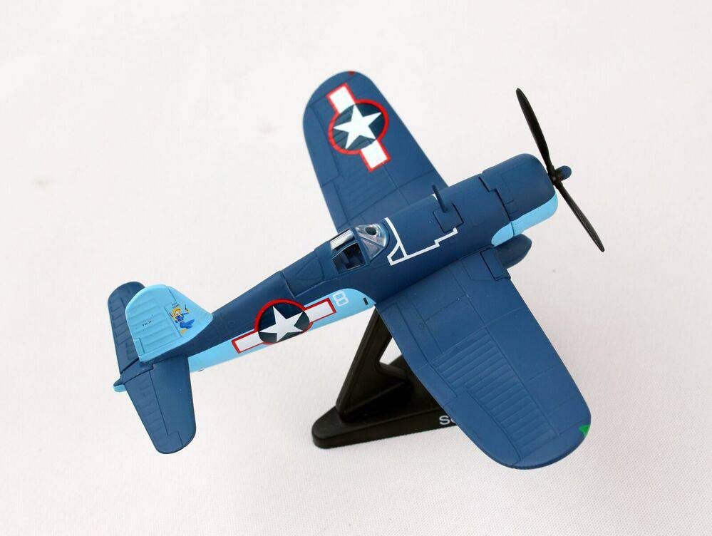 1/100 F4U Corsair VMF422