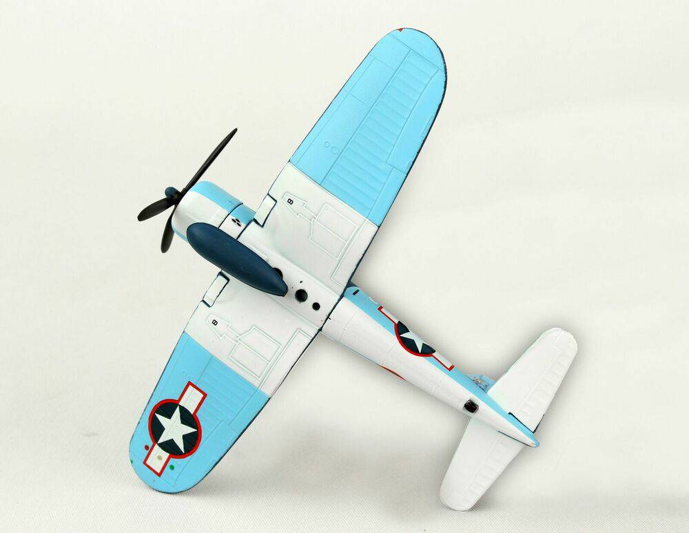 1/100 F4U Corsair VMF422