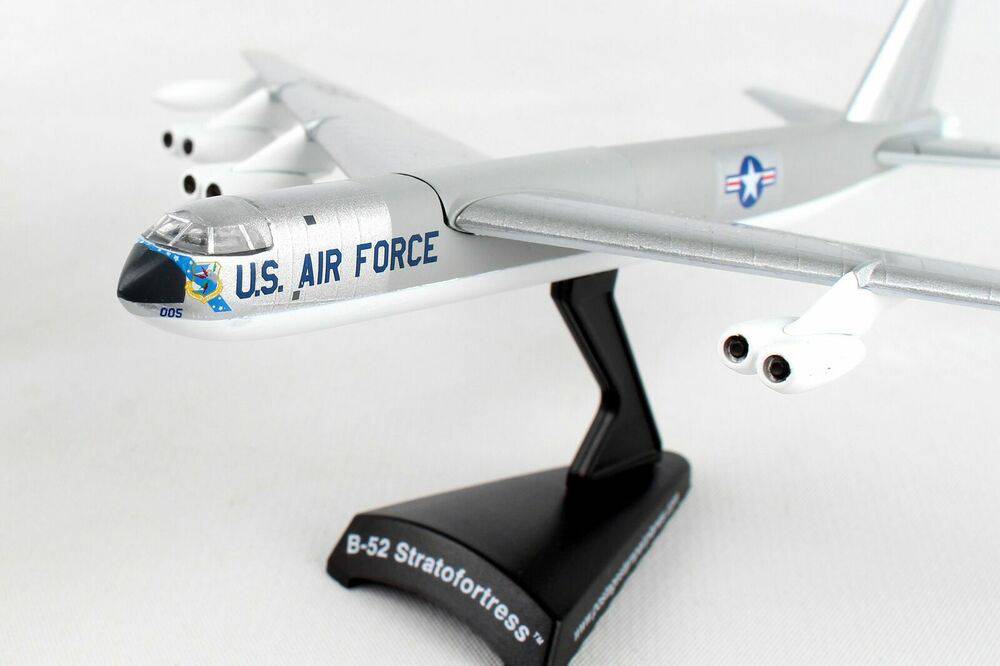 1/300 Boeing B52 Stratofortress Silver