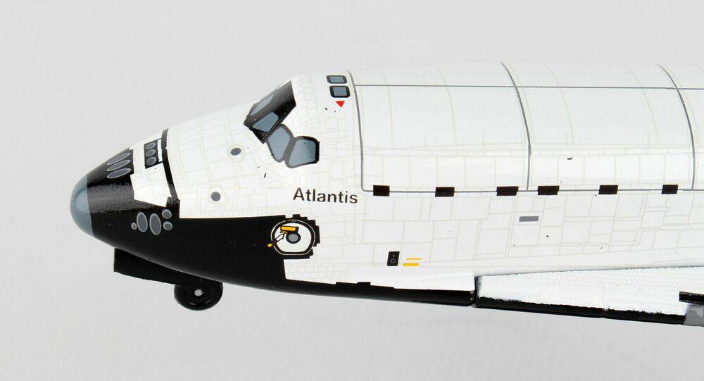 1/300 Space Shuttle Atlantis OV104