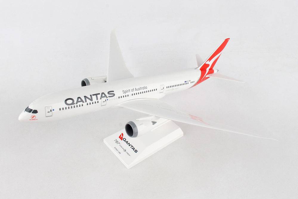 1/200 QANTAS B7879 New Livery