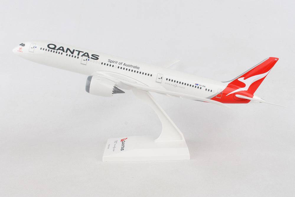 1/200 QANTAS B7879 New Livery