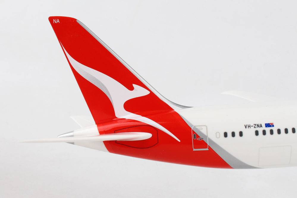 1/200 QANTAS B7879 New Livery