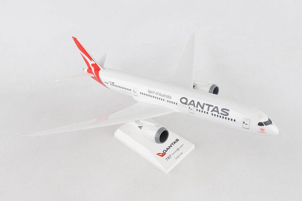 1/200 QANTAS B7879 New Livery