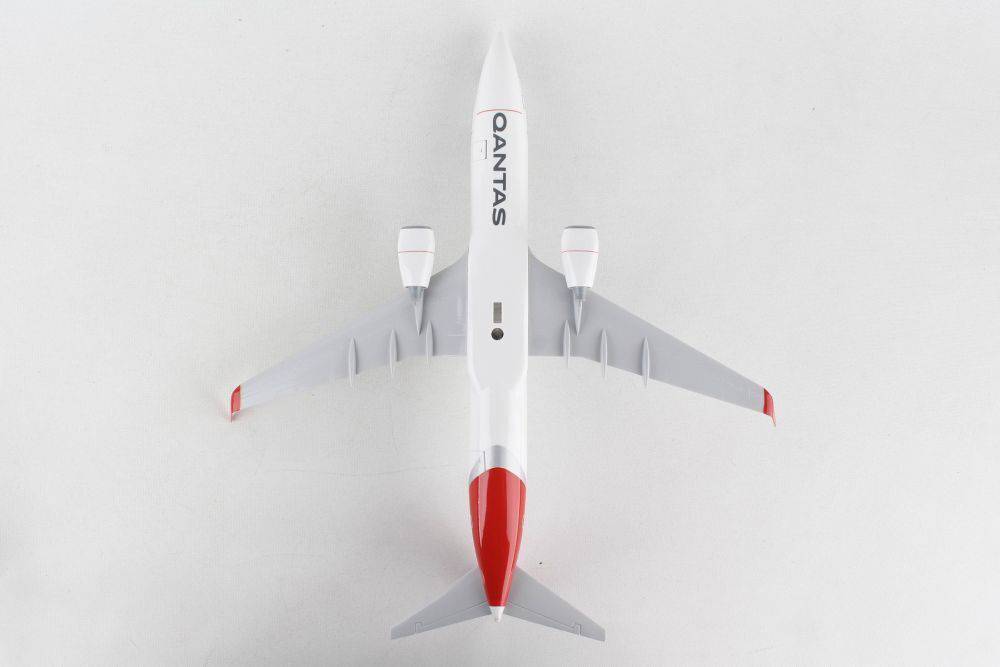 1/130 QANTAS B737800 New Livery