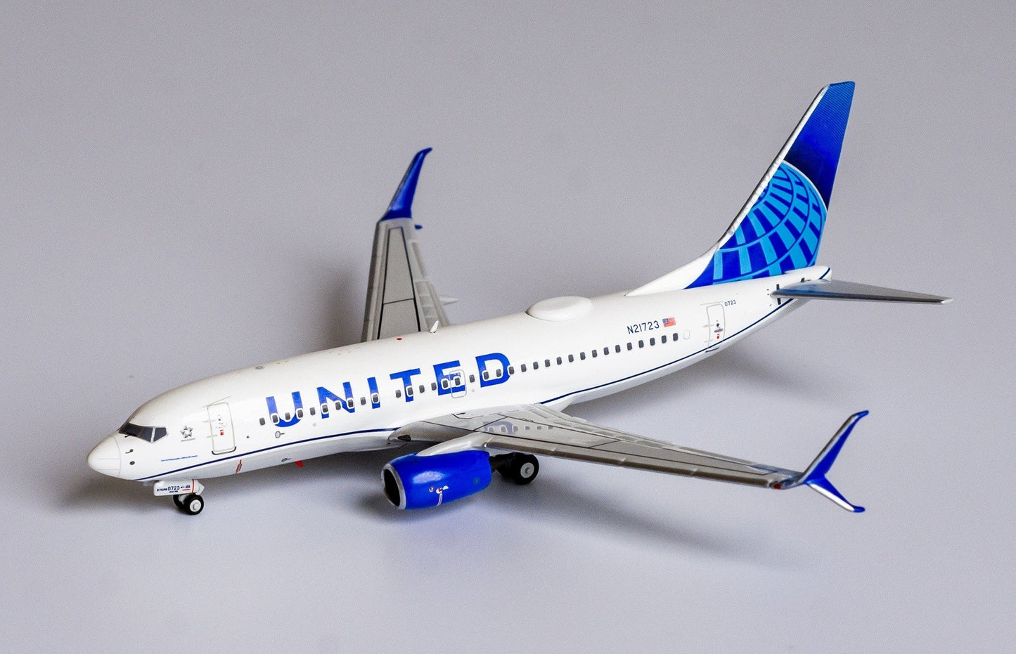 1/400 United Airlines B737700 N21723 new livery