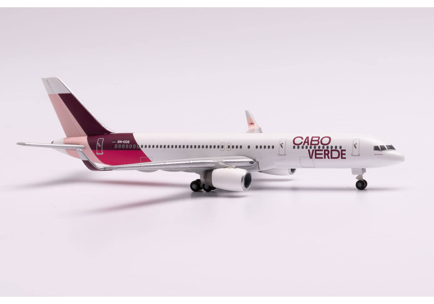1/500 Cabo Verde Airlines Boeing 757-200 Island of Santiago Colors D4-CCG "Baía de Tarrafal"