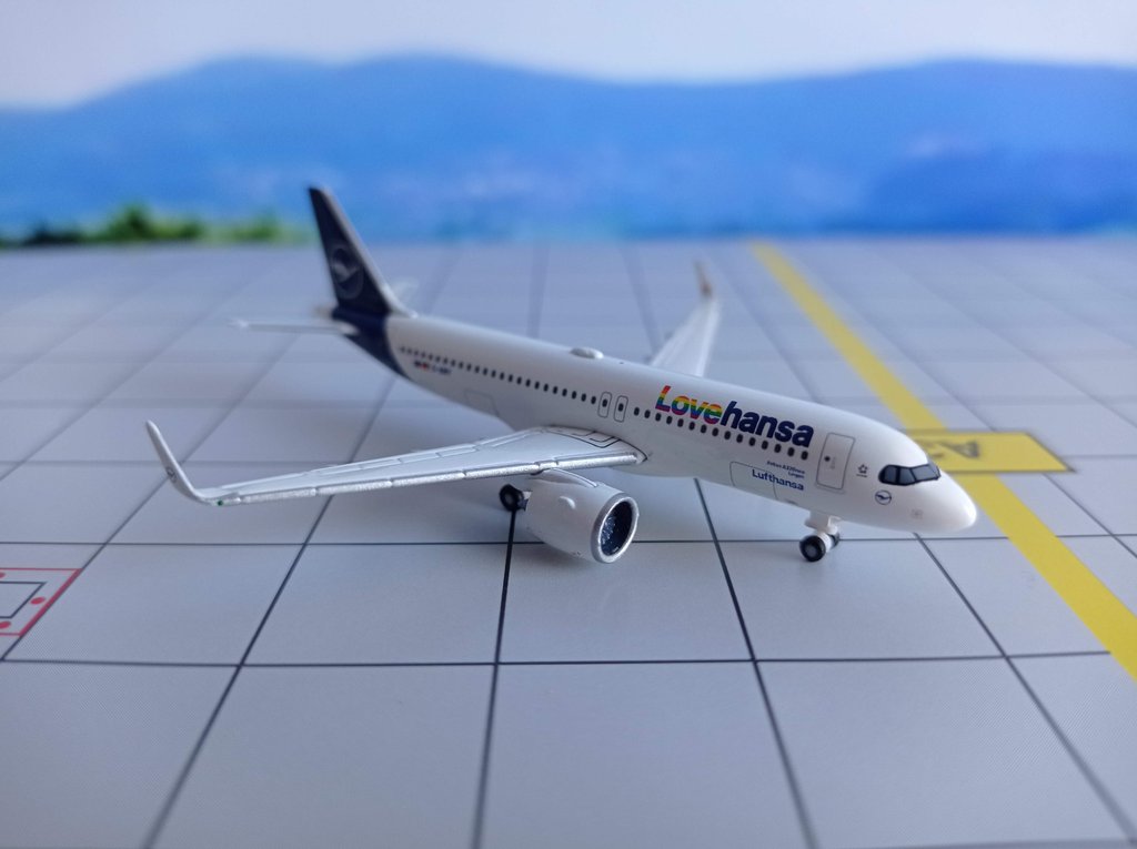 1/500 Lufthansa Airbus A320neo "Lovehansa" D-AINY "Lingen"