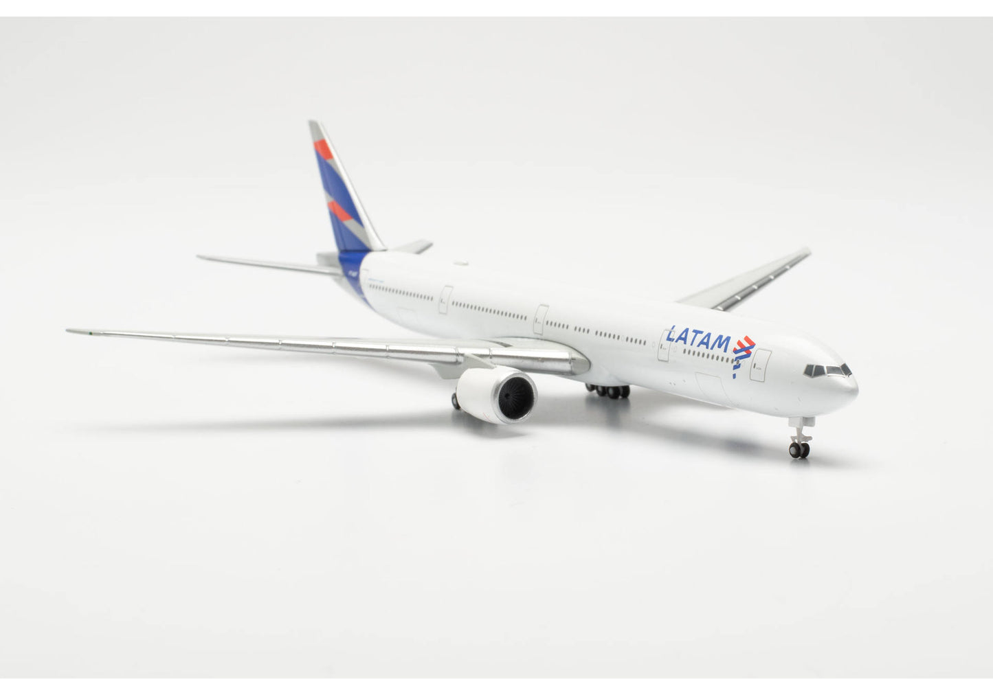 1/500 LATAM Airlines Brasil Boeing 777-300ER PT-MUF