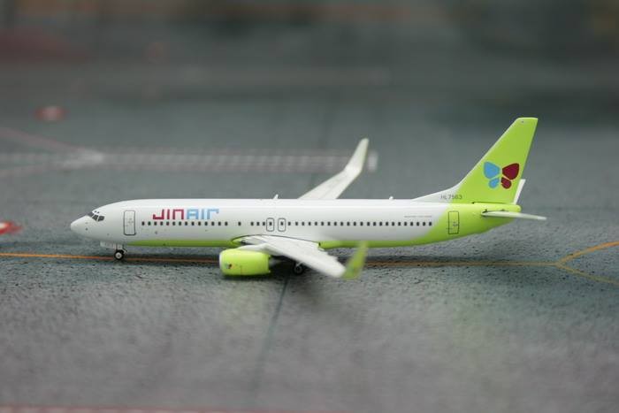 1/400 B737-800(W Jin Air (HL7563)