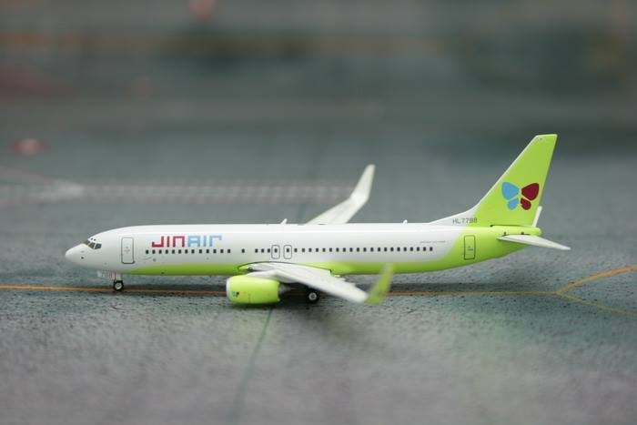 1/400 B737-800(W) Jin Air (HL7798)