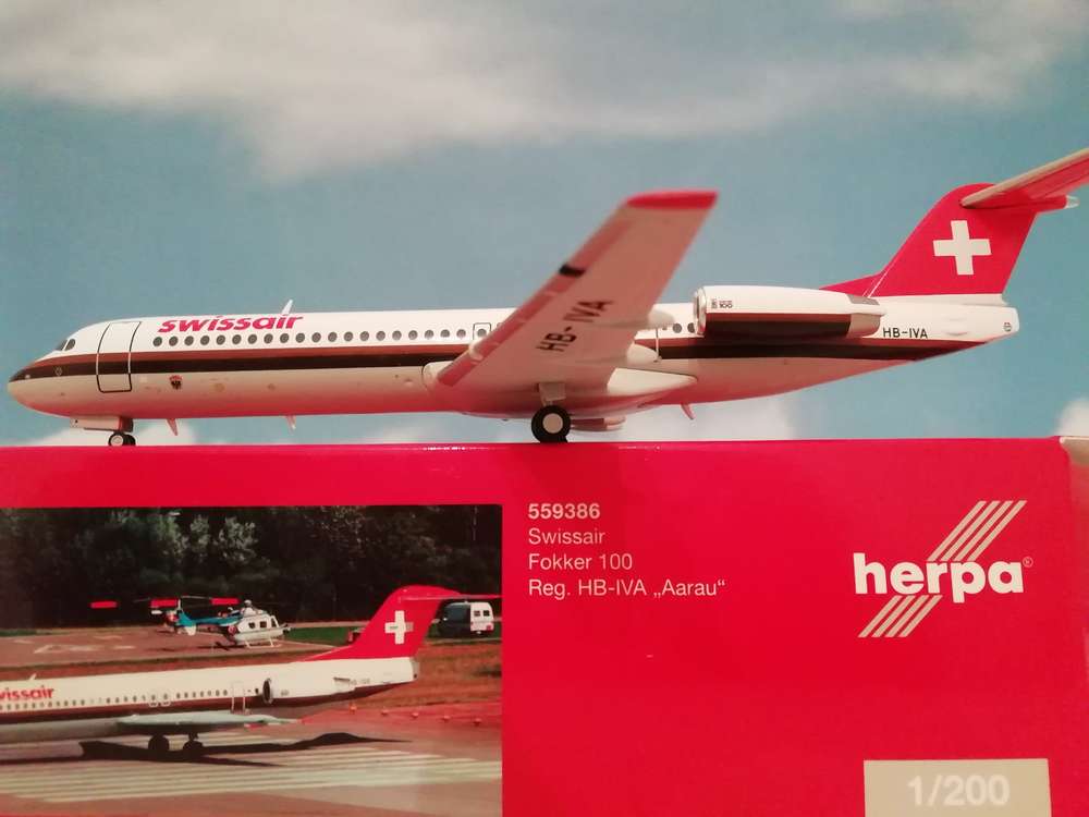 1200 Swissair Fokker 100 HB-IVA "Aarau"