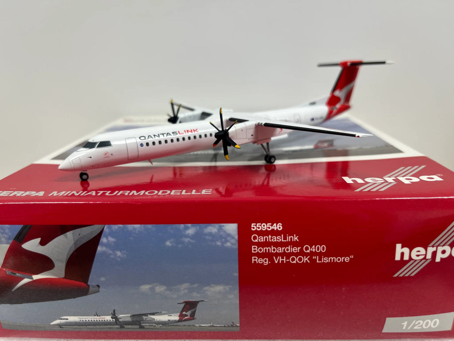 1/200 QantasLink Bombardier Q400 New Colors VH-QOK "Lismore"