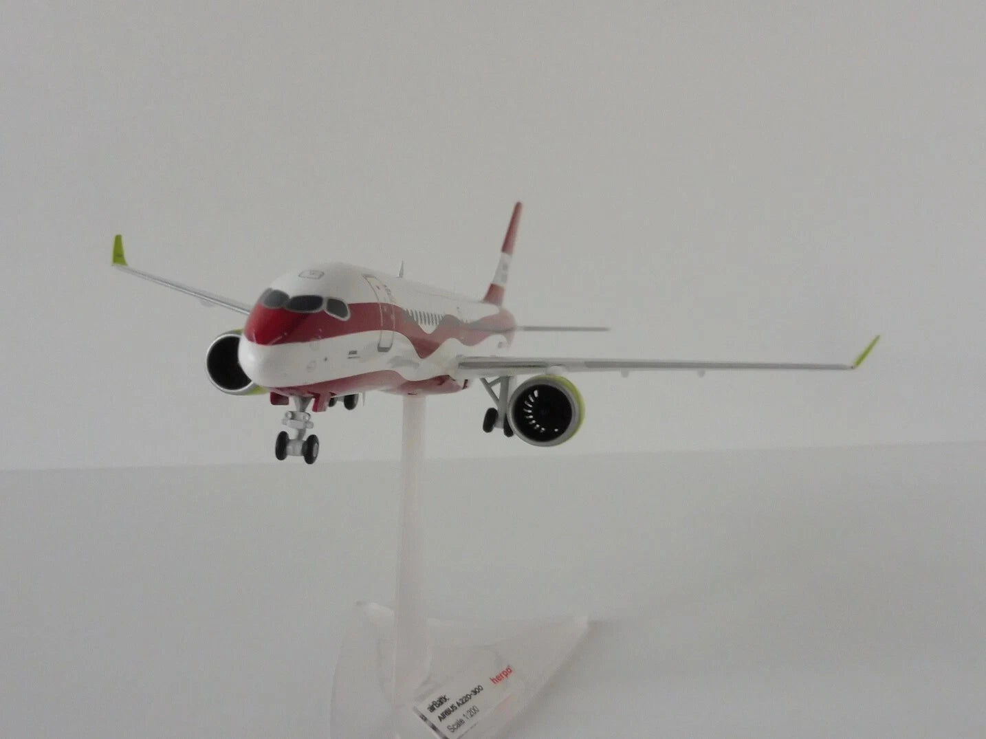 1/200 AirBaltic Airbus A220-300 "Latvia 100" YL-CSL