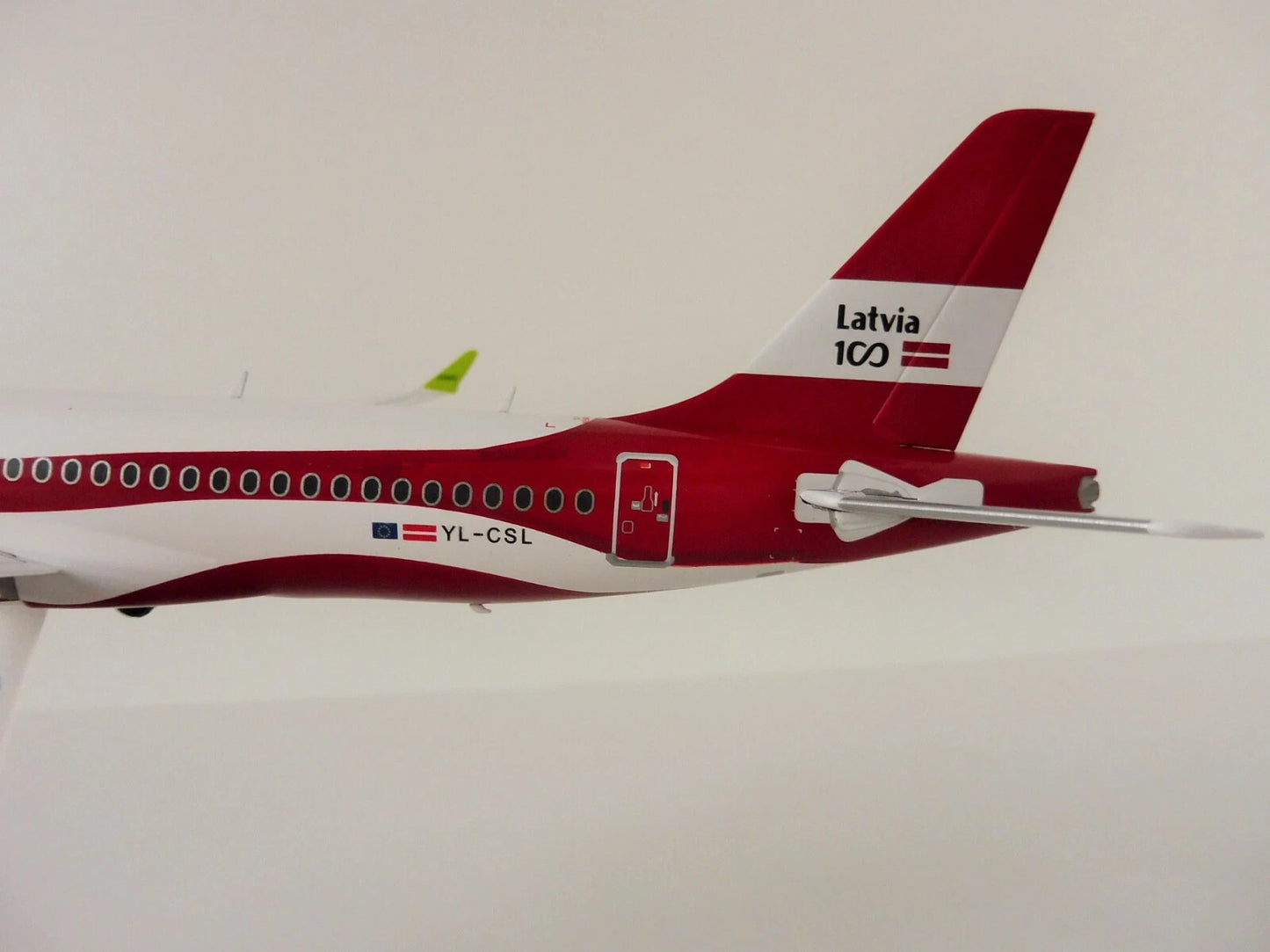 1/200 AirBaltic Airbus A220-300 "Latvia 100" YL-CSL