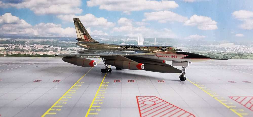 1200 U.S. Air Force Convair XB-58 Hustler with Removable Landing Gear 55-0660