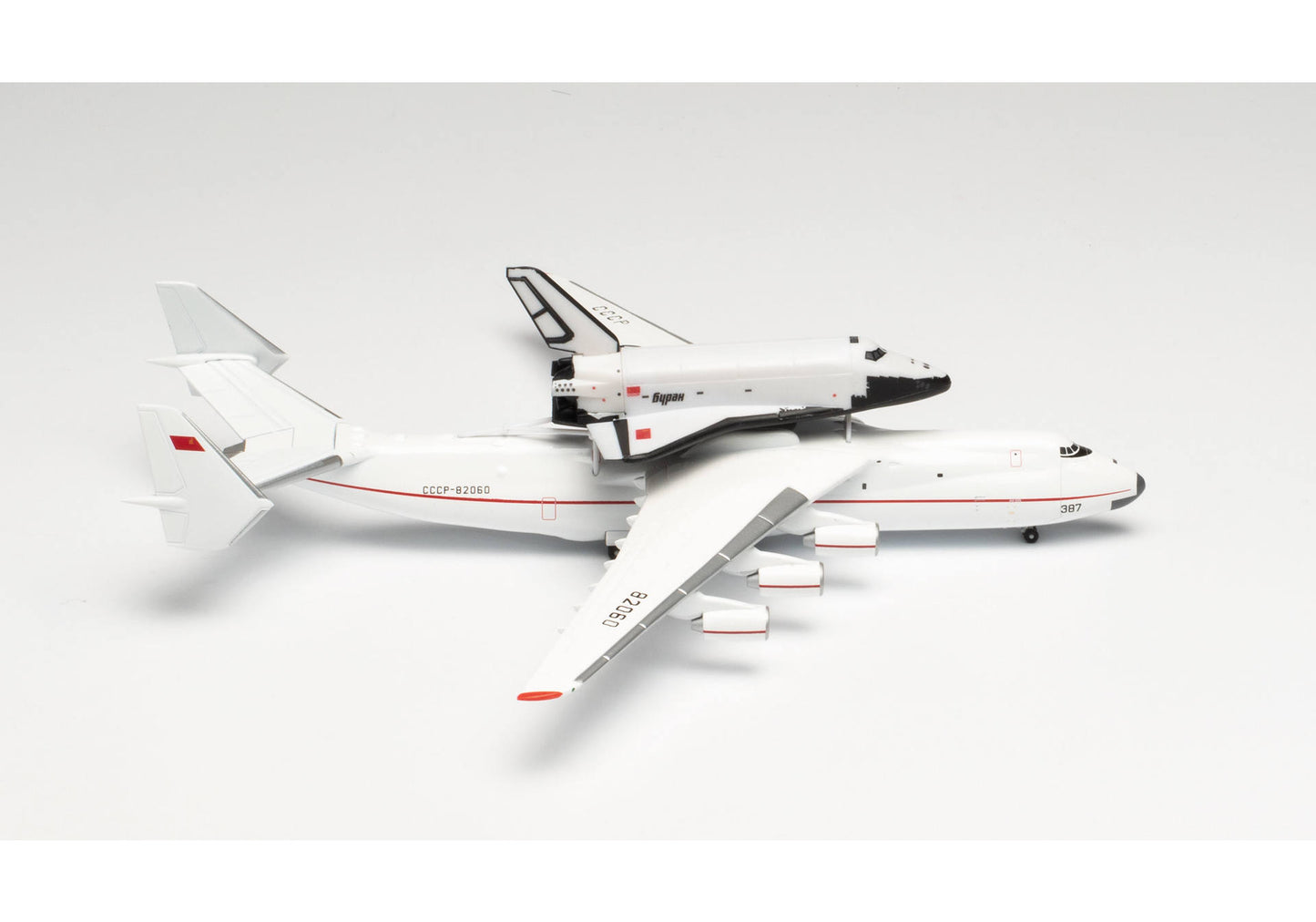 1/400 Antonov AN-225 Mriya & RKK Energiya Buran Space Orbiter (OK-1.01) Set CCCP-82060