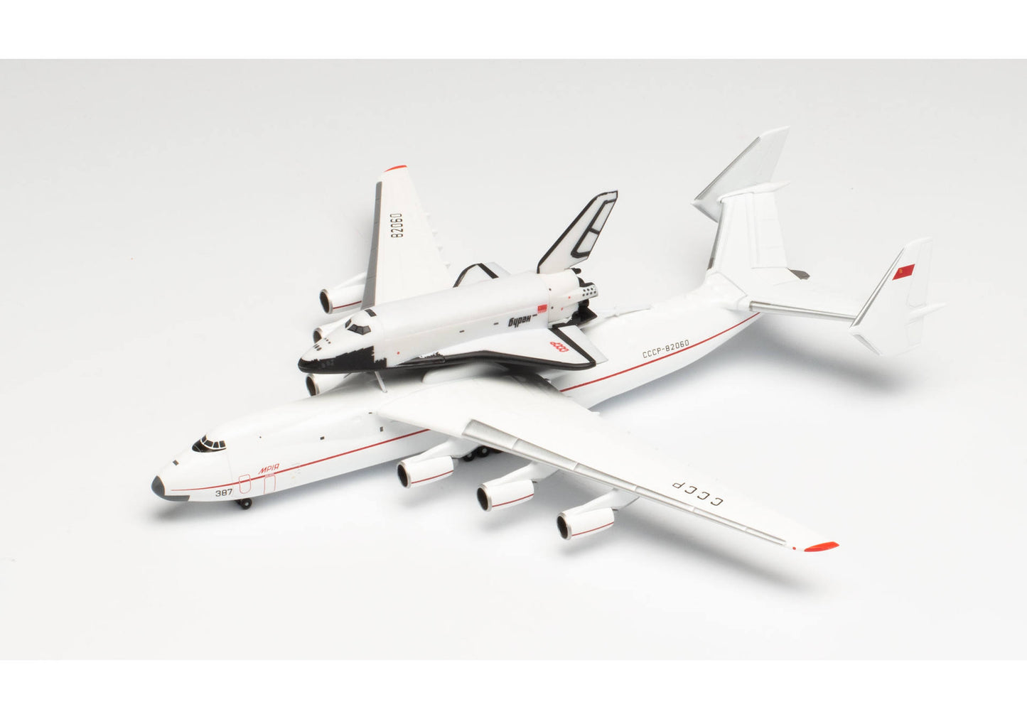 1/400 Antonov AN-225 Mriya & RKK Energiya Buran Space Orbiter (OK-1.01) Set CCCP-82060