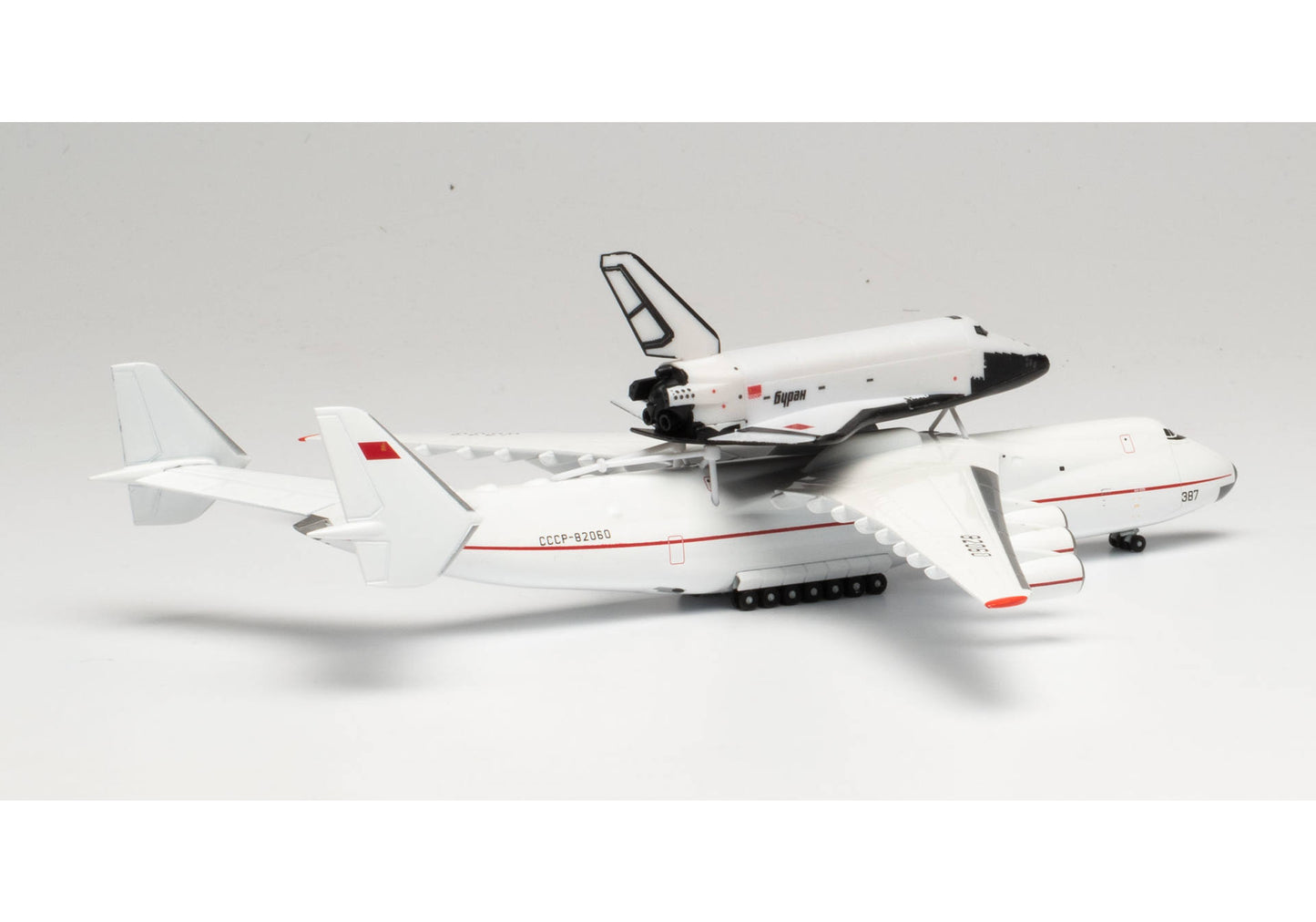 1/400 Antonov AN-225 Mriya & RKK Energiya Buran Space Orbiter (OK-1.01) Set CCCP-82060