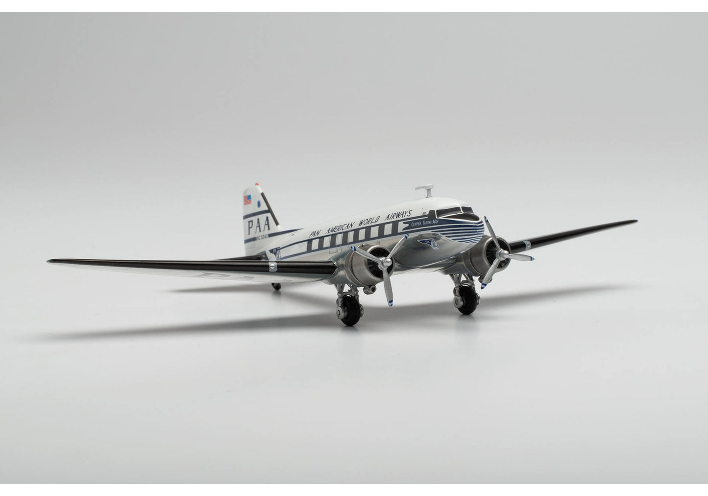 1/200 Pan American World Airways Douglas DC-3 NC33611 "Clipper Tabitha May"