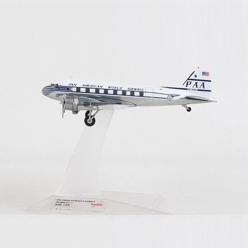 1/200 Pan American World Airways Douglas DC-3 NC33611 "Clipper Tabitha May"
