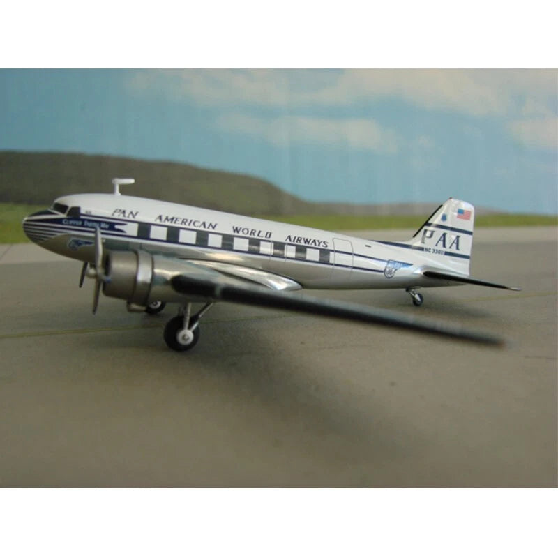1/200 Pan American World Airways Douglas DC-3 NC33611 "Clipper Tabitha May"