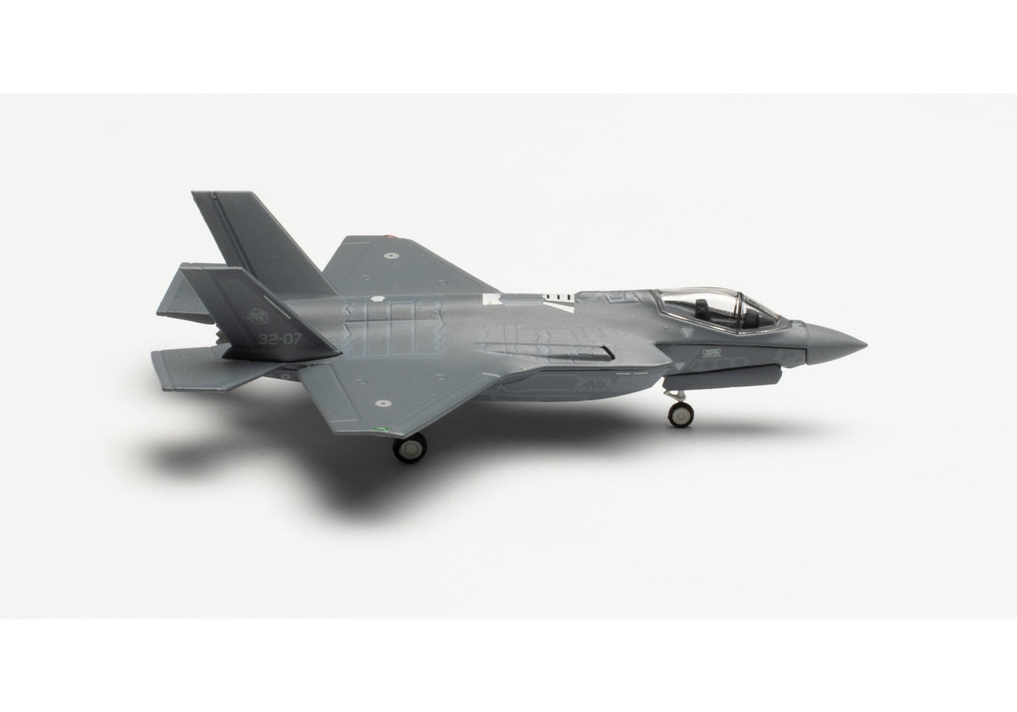 1/200 Italian Air Force Lockheed Martin F-35A Lightning II 32˚ Stormo 100th Anniversary 13˚ Grupo Amendola Air Base MM7357 / 32-07
