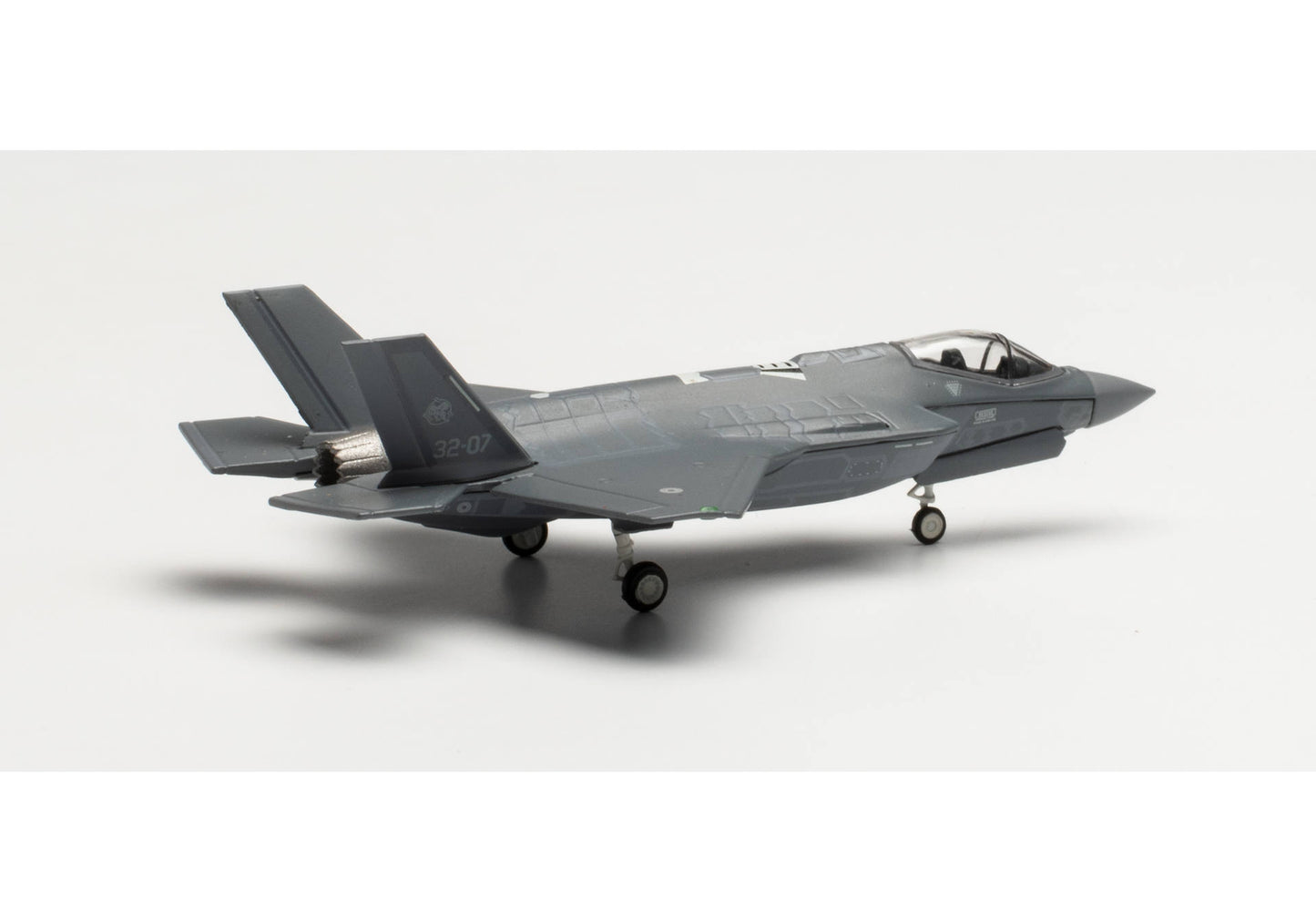 1/200 Italian Air Force Lockheed Martin F-35A Lightning II 32˚ Stormo 100th Anniversary 13˚ Grupo Amendola Air Base MM7357 / 32-07
