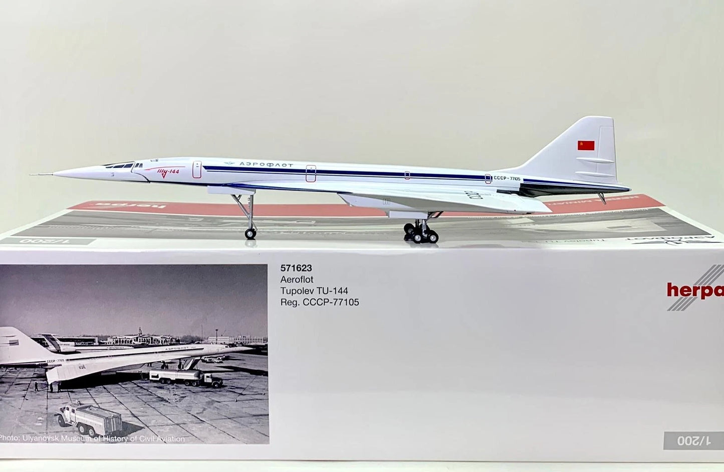 1/200 Aeroflot Tupolev TU-144 CCCP-77105