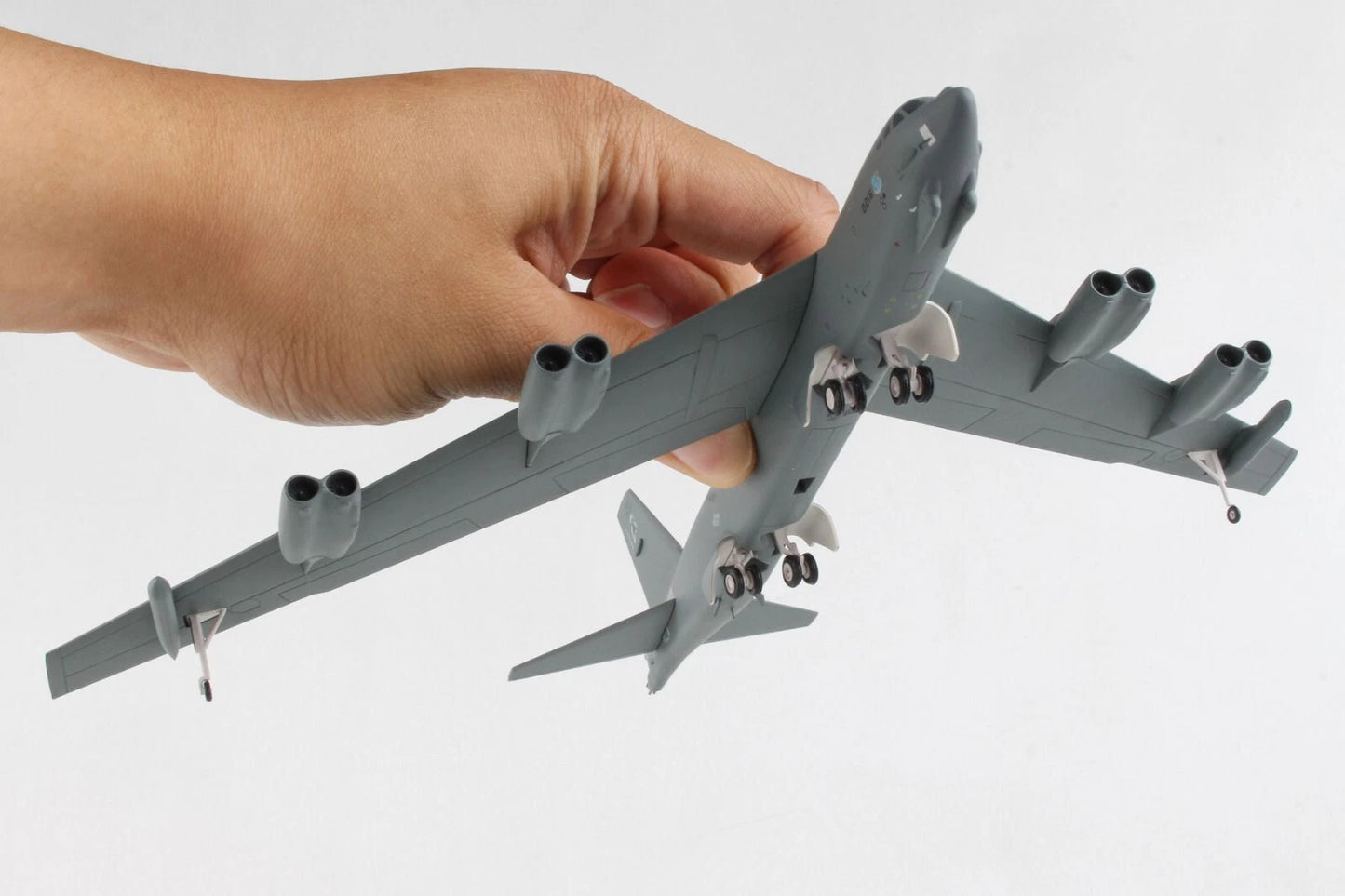 1/200 U.S. Air Force Boeing B-52G Stratofortress 4300th Bomb Wing Diego Cargia AB "Thunder Struck" 58-0216