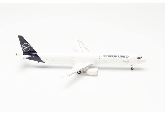 1/200 Lufthansa Cargo Airbus A321P2F D-AEUC "Hello Europe"