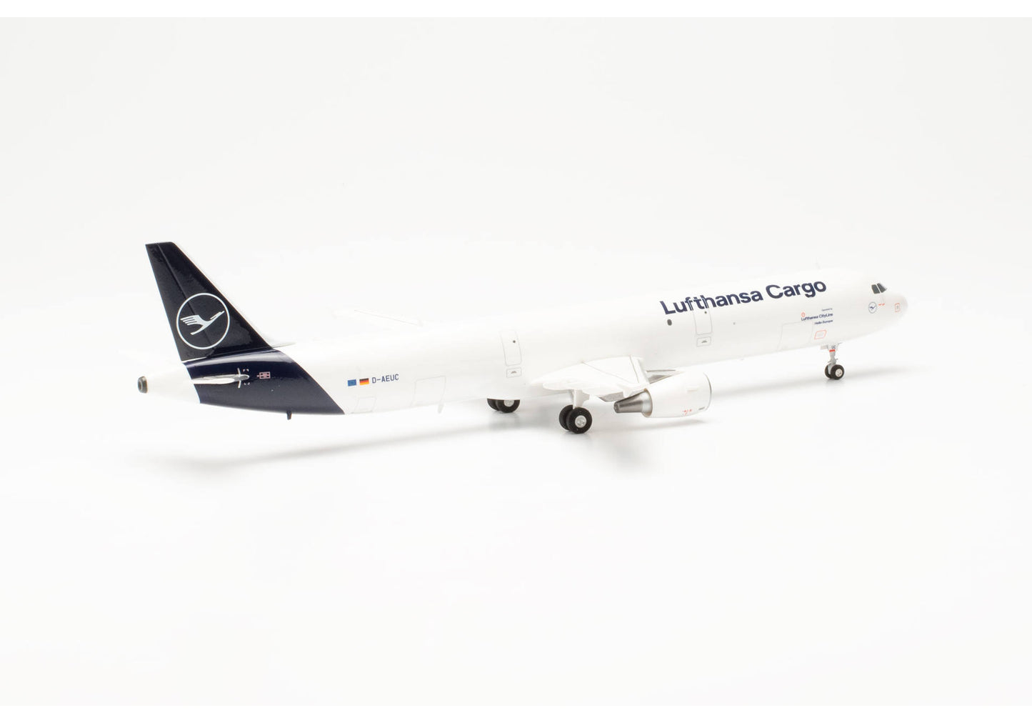 1/200 Lufthansa Cargo Airbus A321P2F D-AEUC "Hello Europe"