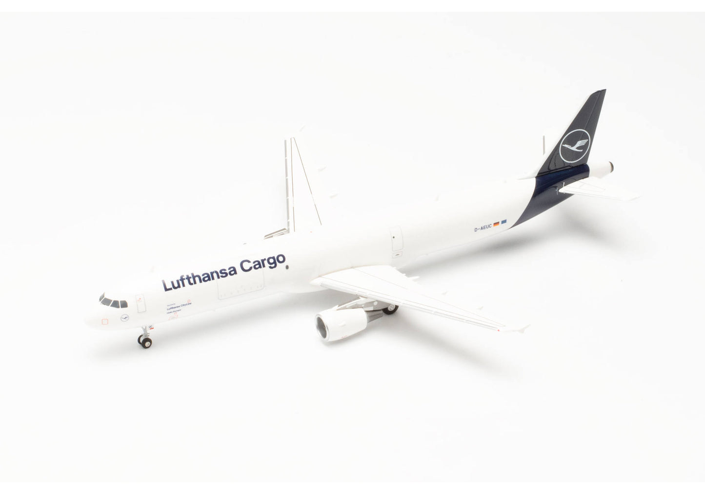 1/200 Lufthansa Cargo Airbus A321P2F D-AEUC "Hello Europe"