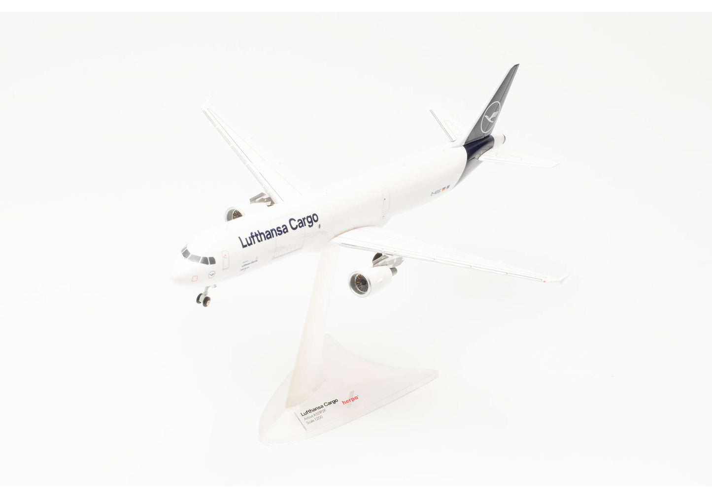 1/200 Lufthansa Cargo Airbus A321P2F D-AEUC "Hello Europe"