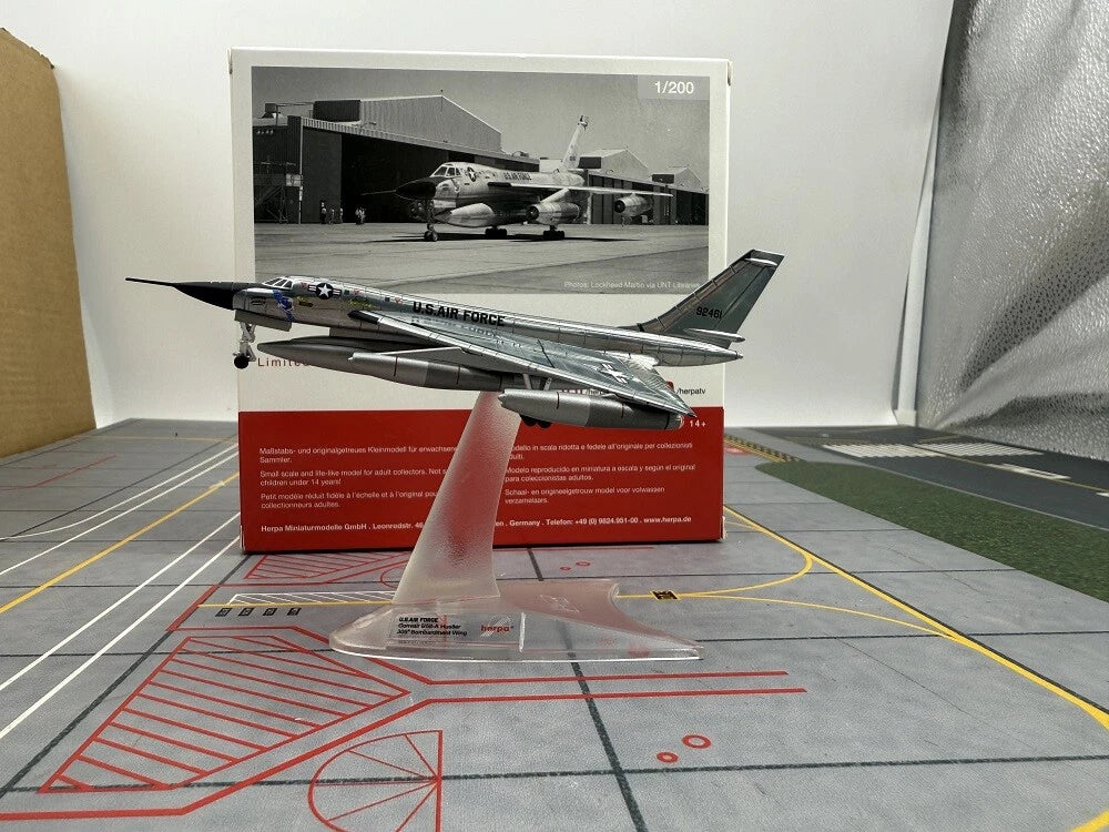 1/72 U.S. Air Force Convair B-58A Hustler 305th Bombardment Wing Bunker Hill Air Base "Hoosier Hustler" 59-2461