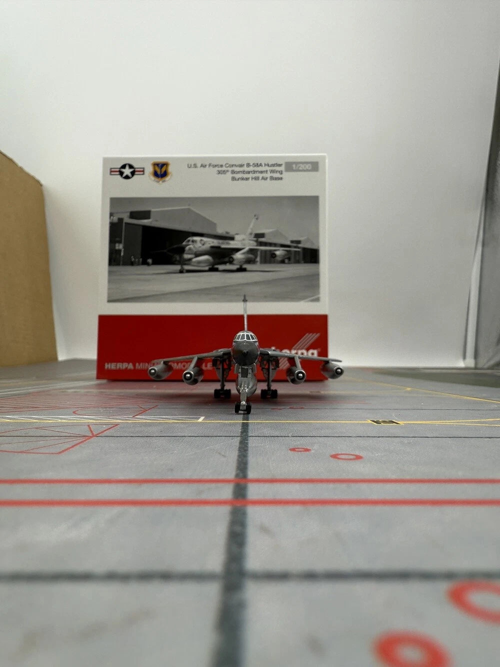1/72 U.S. Air Force Convair B-58A Hustler 305th Bombardment Wing Bunker Hill Air Base "Hoosier Hustler" 59-2461