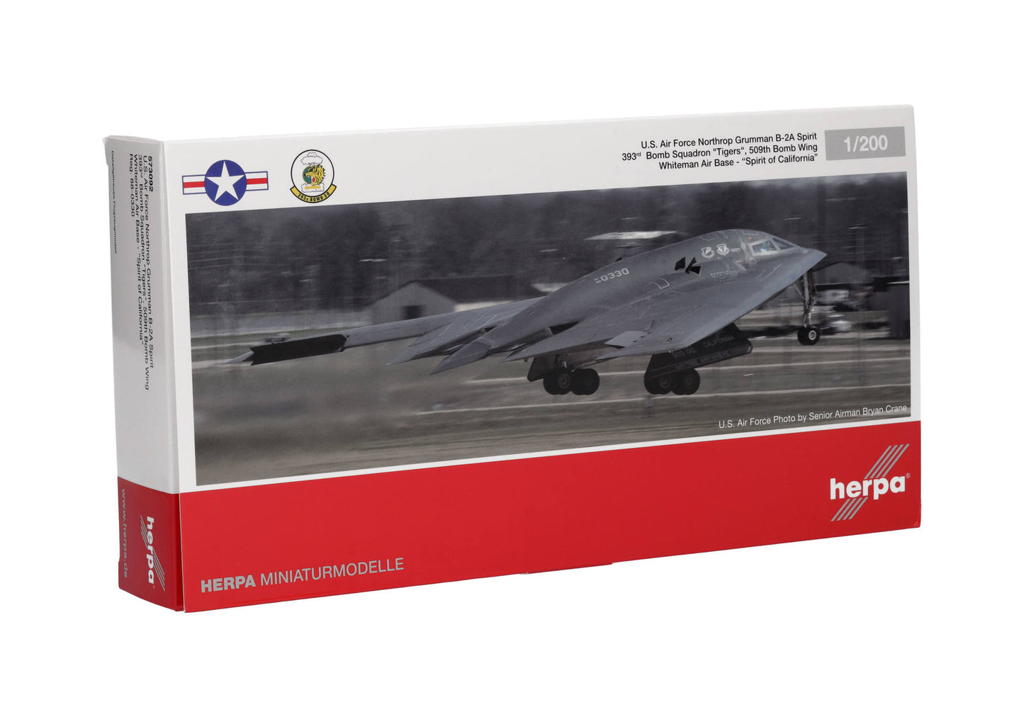 1/200 U.S. Air Force Northrop Grumman B-2A Spirit 393rd Bomb Squadron Whiteman "Spirit of California" 88-0330