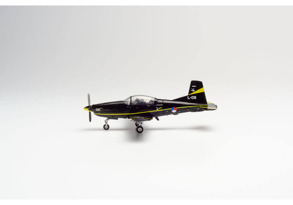1/72 Royal Netherlands Air Force 131 Sqd Pilatus PC 7 Turbo Trainer L-09