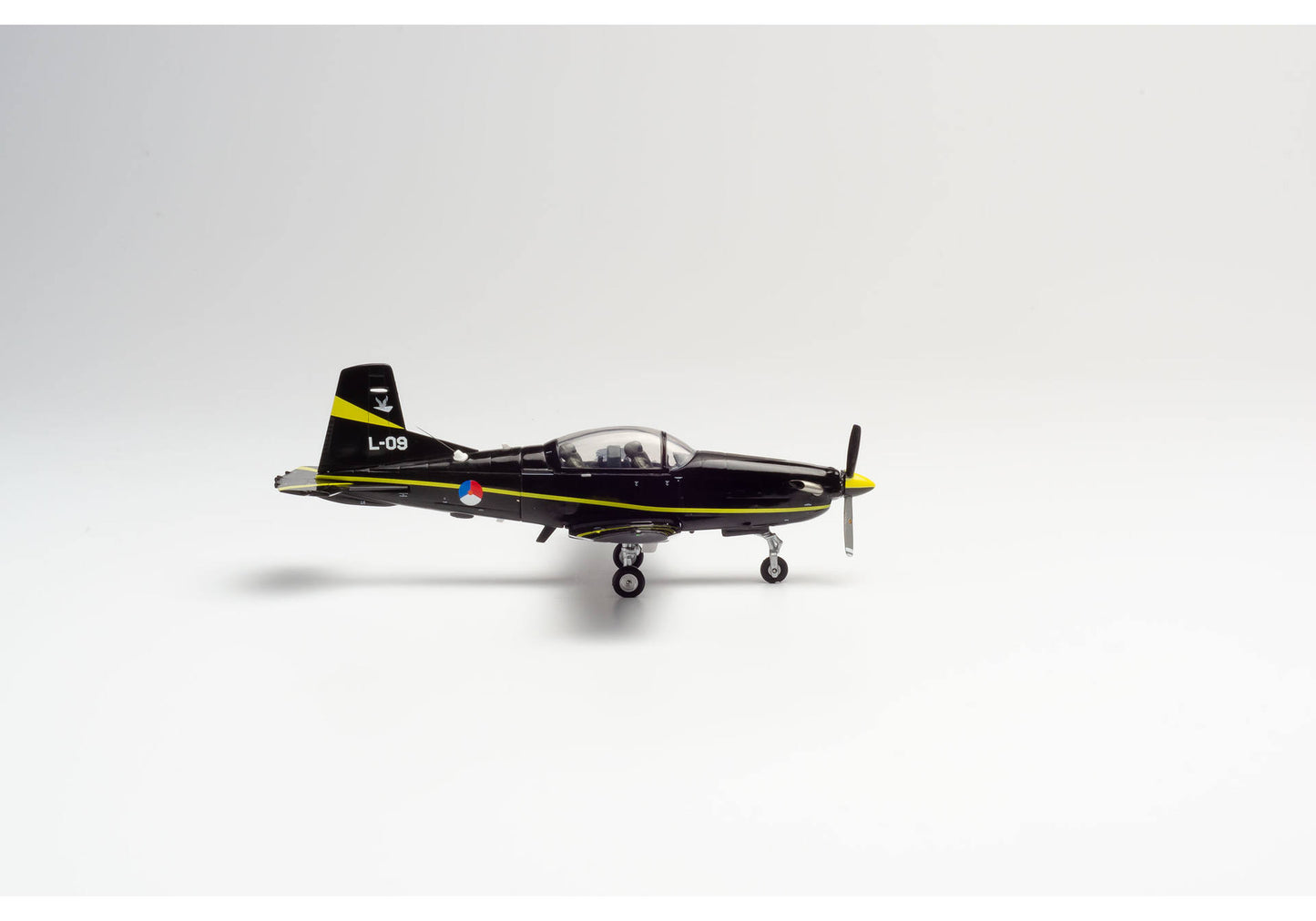 1/72 Royal Netherlands Air Force 131 Sqd Pilatus PC 7 Turbo Trainer L-09