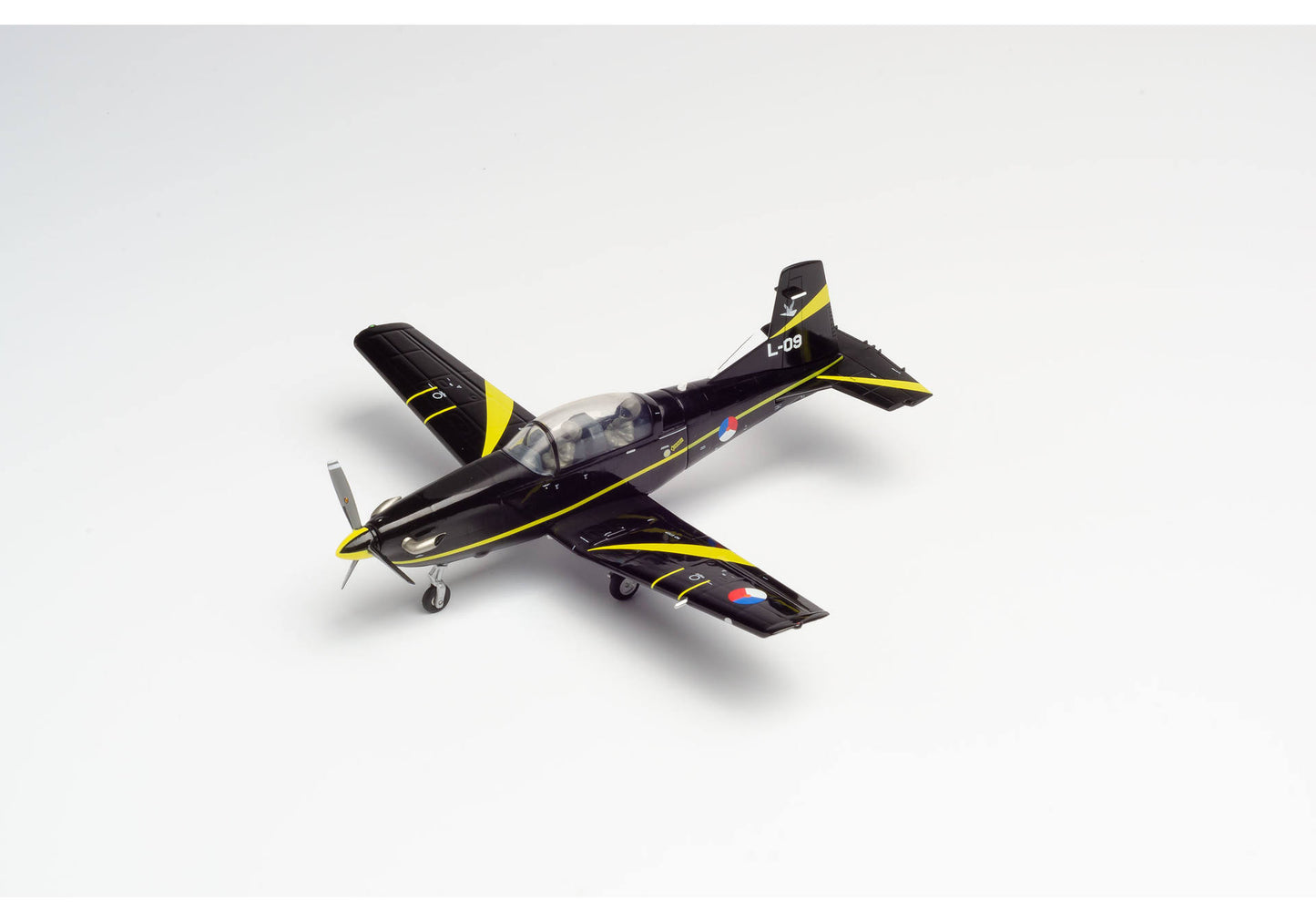1/72 Royal Netherlands Air Force 131 Sqd Pilatus PC 7 Turbo Trainer L-09