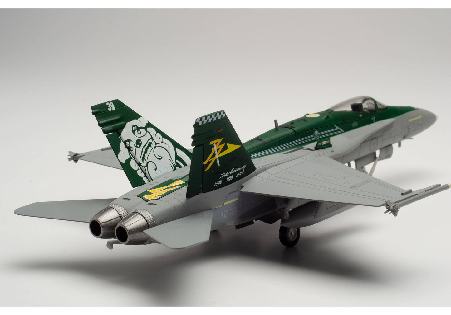 1/72 Royal Australian Air Force McDonnell Douglas F/A-18A Hornet No. 77 Squadron "77th Anniversary" Williamtown Air Base A21-39