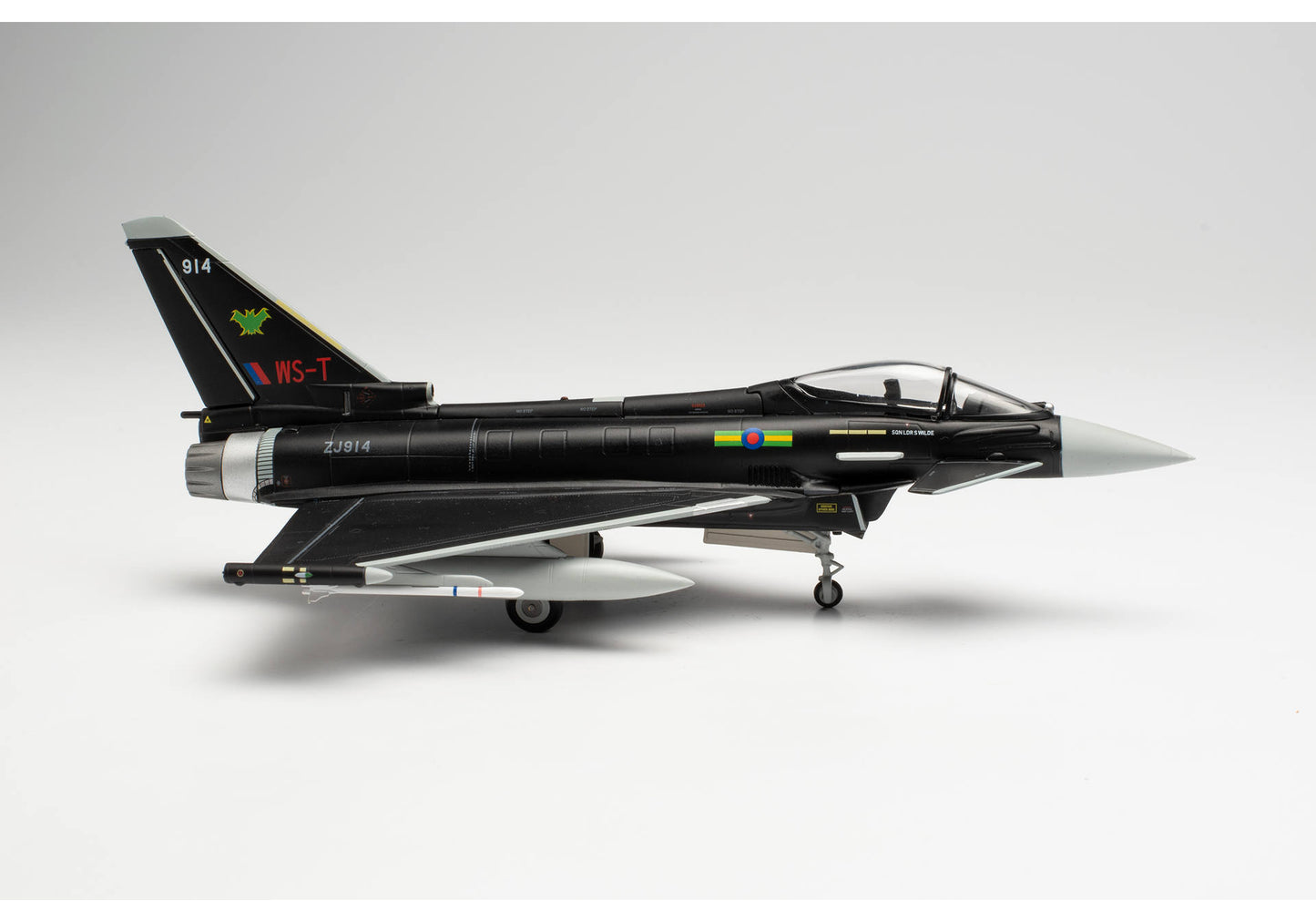 1/72 Eurofighter Typhoon No IX(B) Squadron RAF Lossiemouth "Batman" Agressor Scheme ZJ914 / WS-T