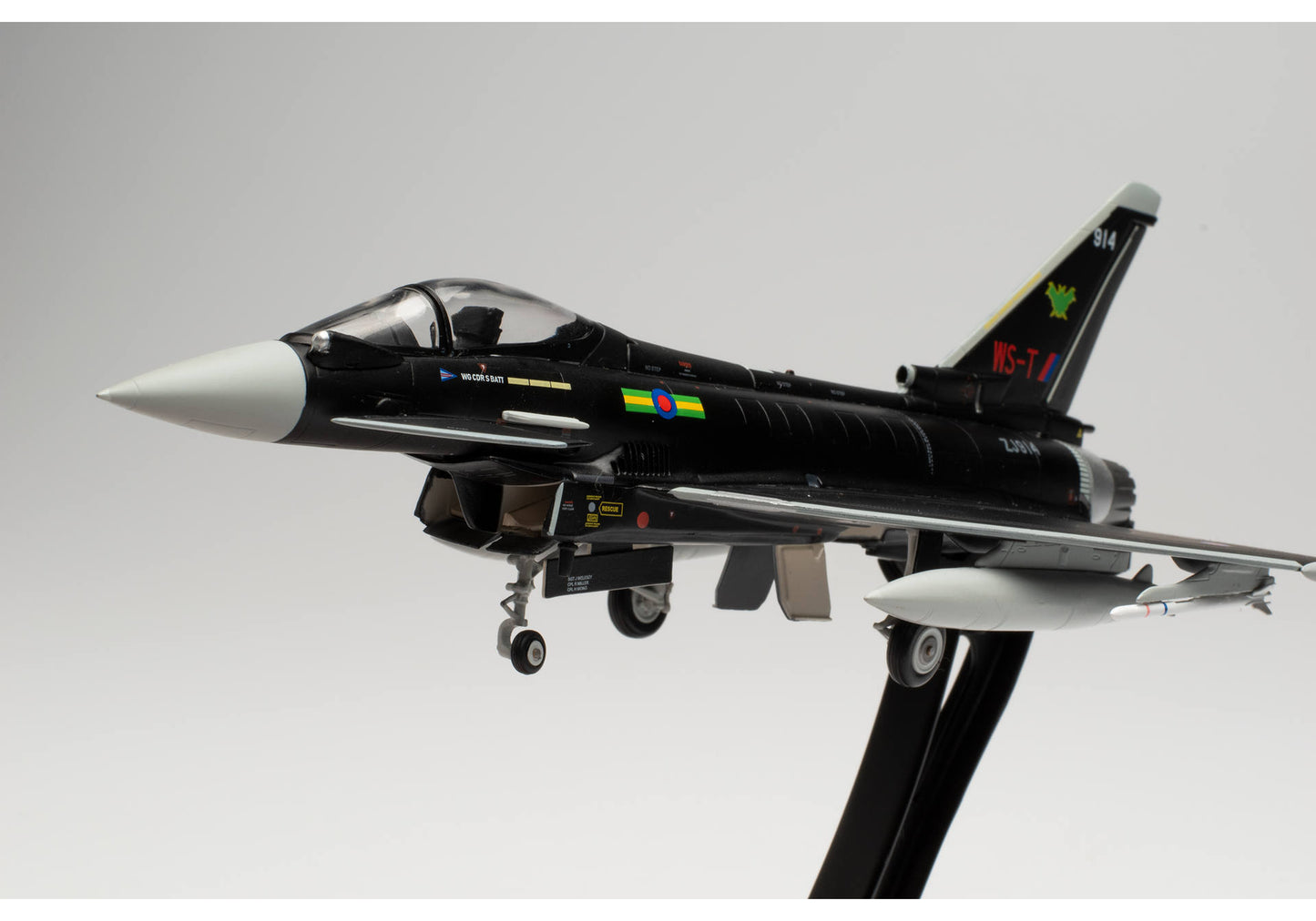 1/72 Eurofighter Typhoon No IX(B) Squadron RAF Lossiemouth "Batman" Agressor Scheme ZJ914 / WS-T
