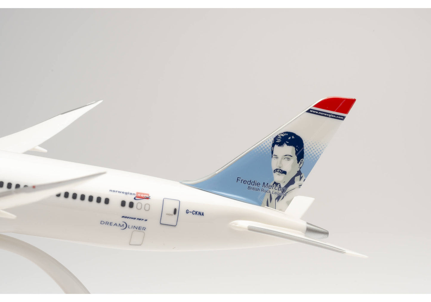 1/200 SNAP FIT Norwegian Boeing 787-9 Dreamliner "Freddie Mercury" G-CKNA