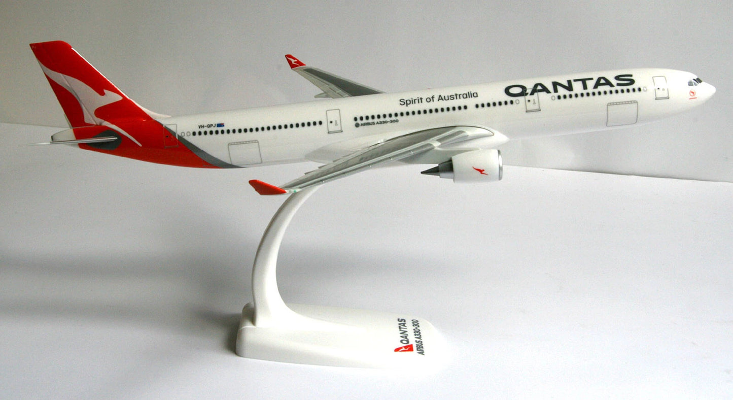 1/200 SNAP FIT Qantas Airbus A330-300 New 2016 Colors VH-QPJ