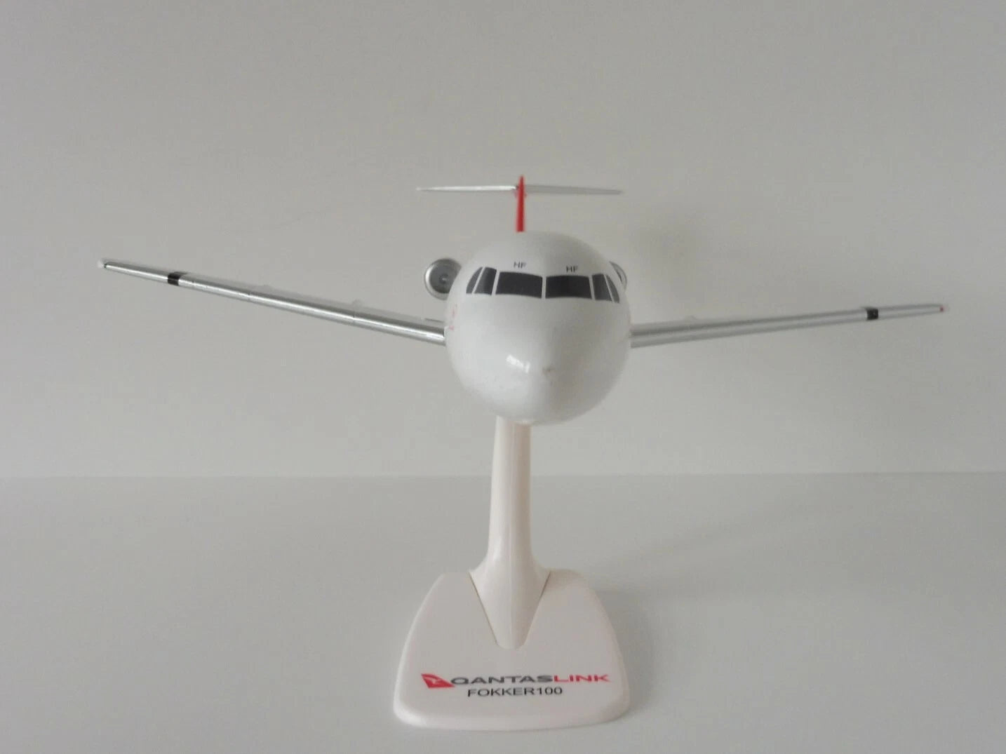 1/100 SNAP FIT QANTASLINK Fokker 100 VH-NHF