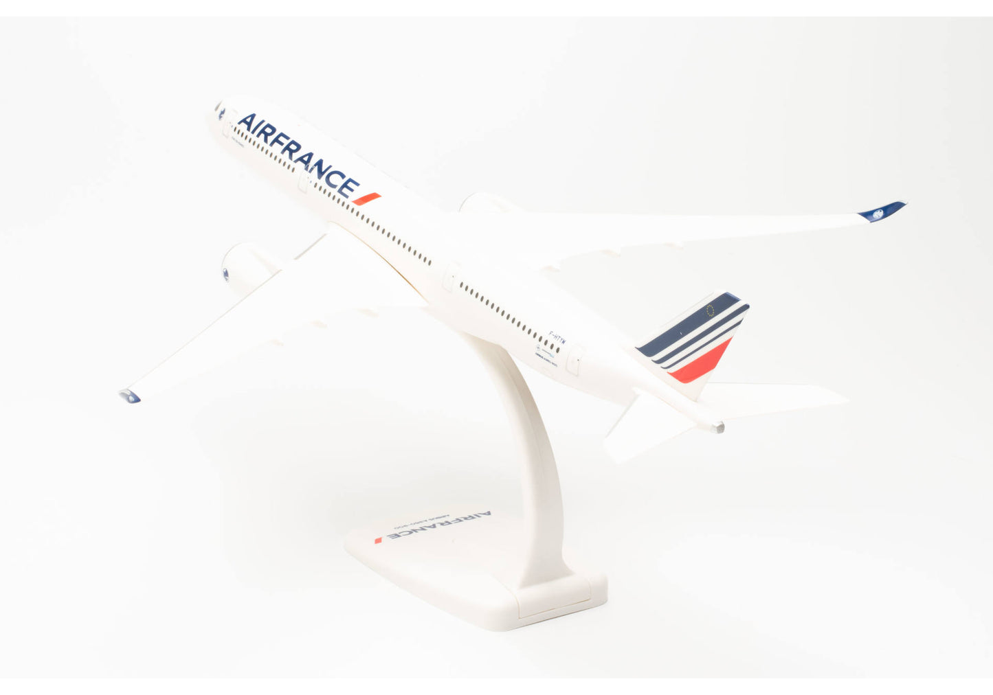 1/200  SNAP FIT Air France Airbus A350-900 2021 Livery F-HTYM "Fort-de-France"