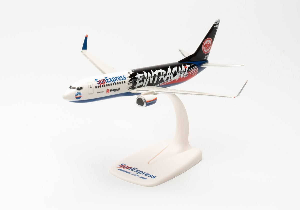 1/200 SNAP FIT Sun Express Boeing 737-800 "Eintracht Frankfurt SGE Express" TC-SRC