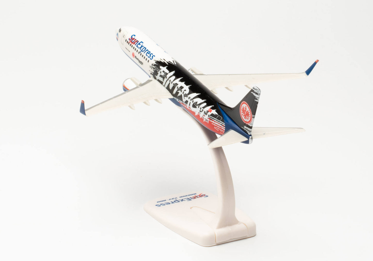 1/200 SNAP FIT Sun Express Boeing 737-800 "Eintracht Frankfurt SGE Express" TC-SRC
